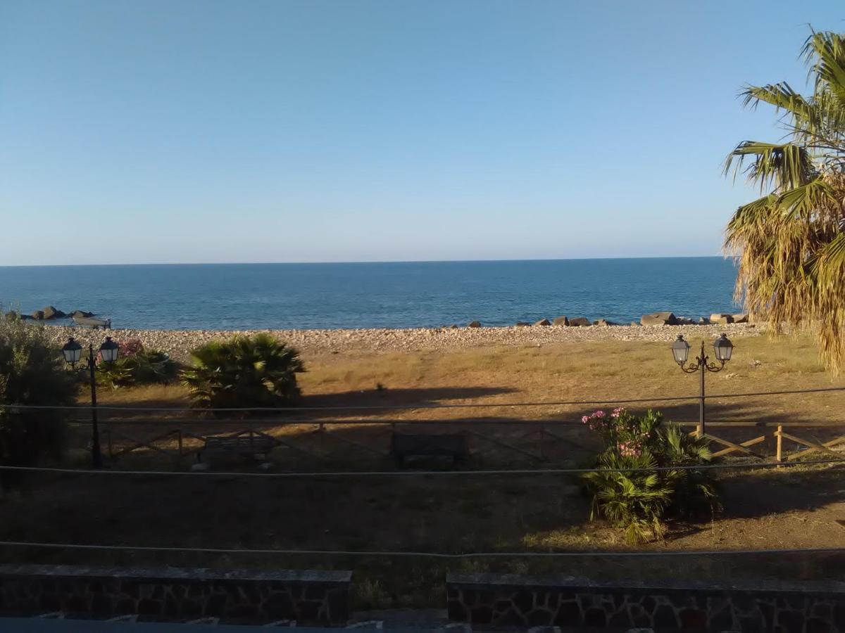 Casa Lungomare Villa Caronia Marina ภายนอก รูปภาพ